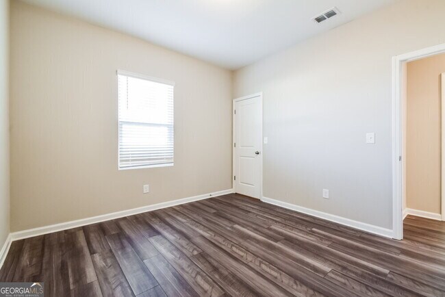 Building Photo - 3939 Kendrick Cir