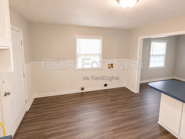 Building Photo - 3251 Meadow Ln