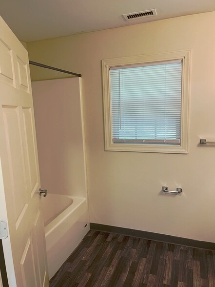 Building Photo - 212 Samaritan Dr