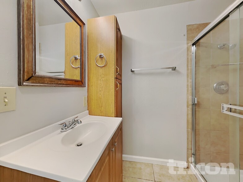 Building Photo - 573 Laurel St