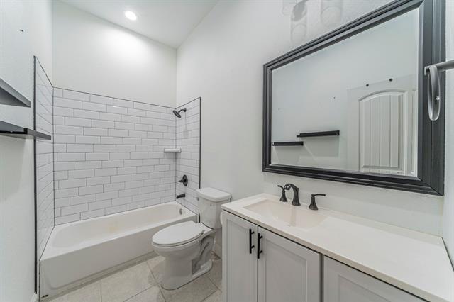 Building Photo - 1115 Douglas Dr