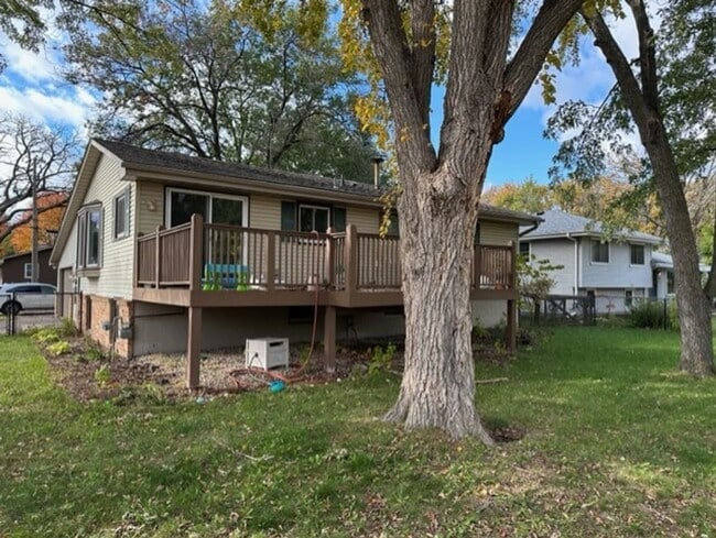 Building Photo - Updated 4 Bedroom Split-Level Home – Available June 1