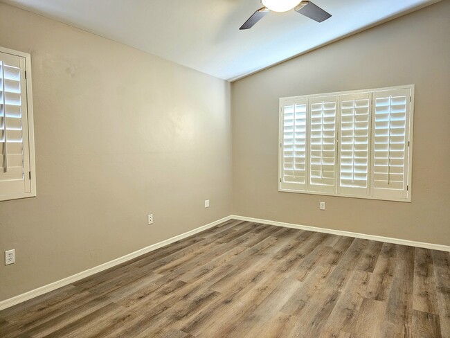 Master Bedroom with high ceiling and large window - 11063 W Coppertail Dr