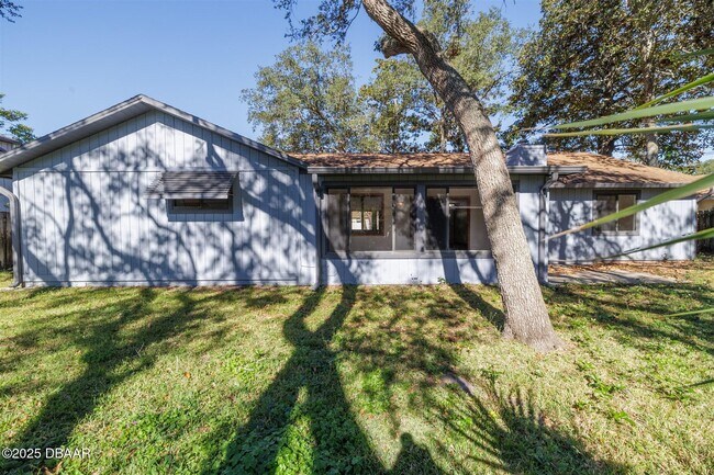 Building Photo - 909 Brookside Dr