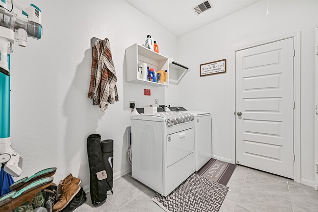 Building Photo - 10409 Deussen Ln