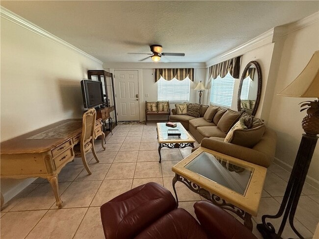 Building Photo - 2015 15th Ln