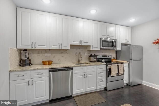 Building Photo - 624 N 35th St