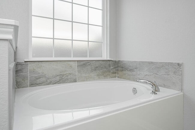 Building Photo - 614 Hollyhock Dr