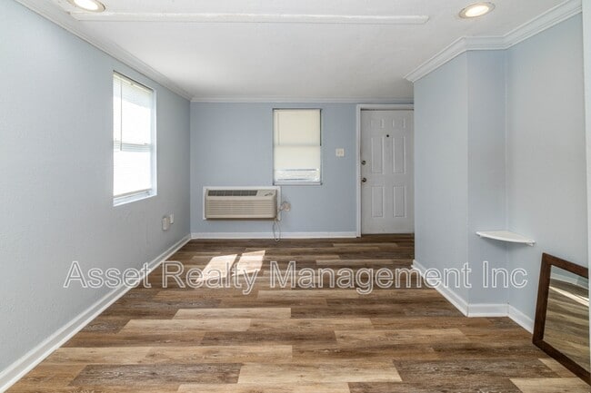 Building Photo - 608 Lester Rd