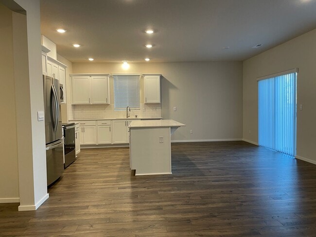 Building Photo - Don’t Miss This! Spacious Vancouver Home with Large Yard & Double Garage.