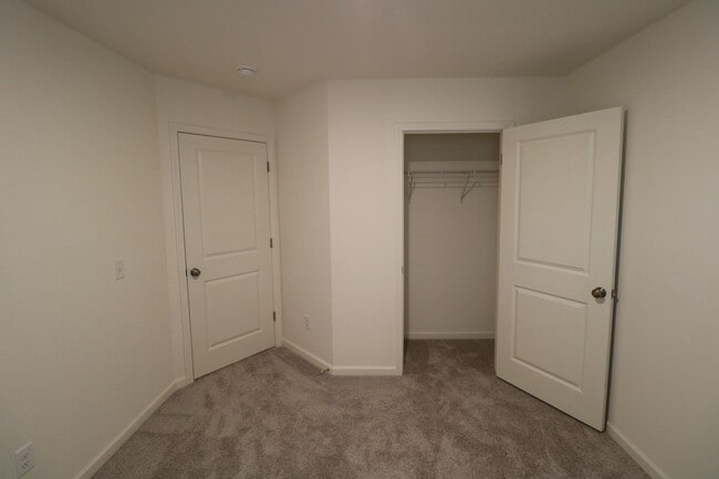 Building Photo - 757 Whitney Rd