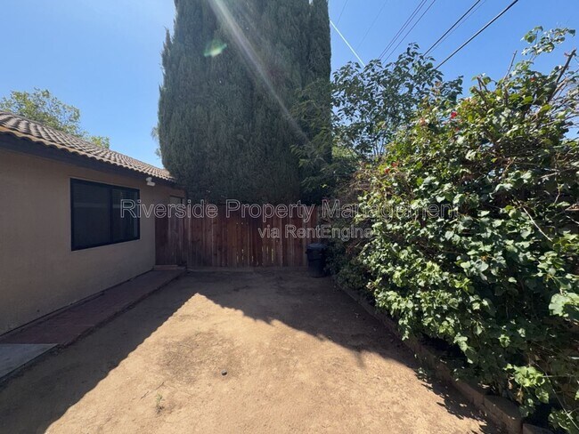 Building Photo - 9505 Arlington Ave