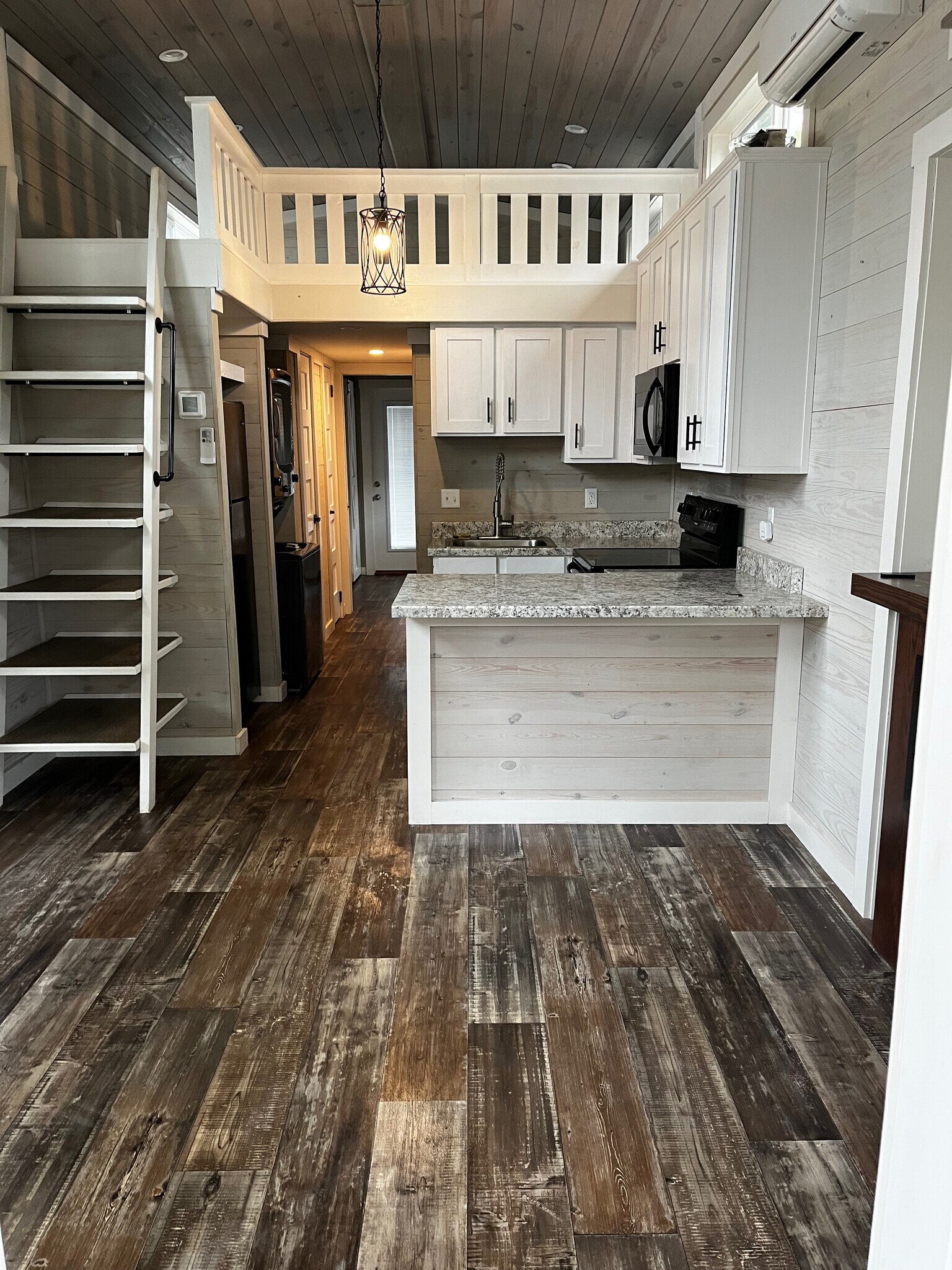 Building Photo - 4 Lakefront Cir