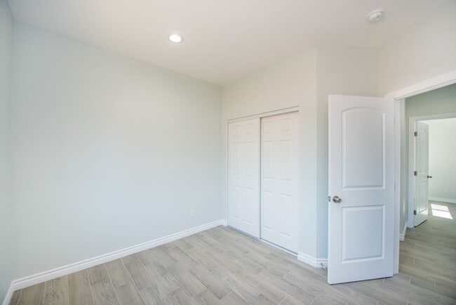 Building Photo - Brand New Home