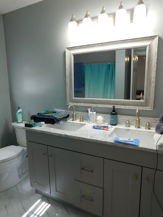 Building Photo - 305 Gibbs Rd