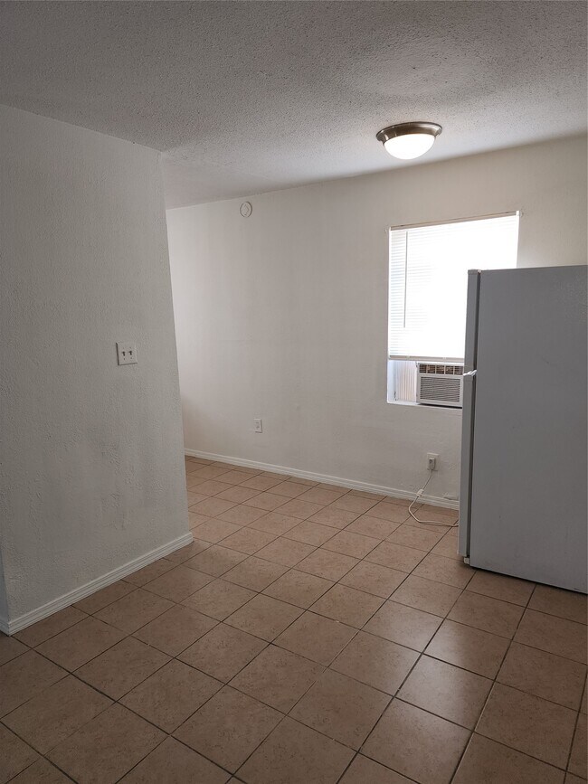 Building Photo - 14033 Garber Ln