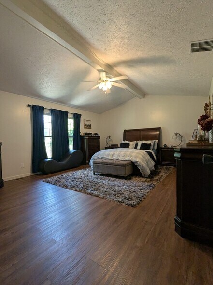 Master BR - 828 Sycamore Rd
