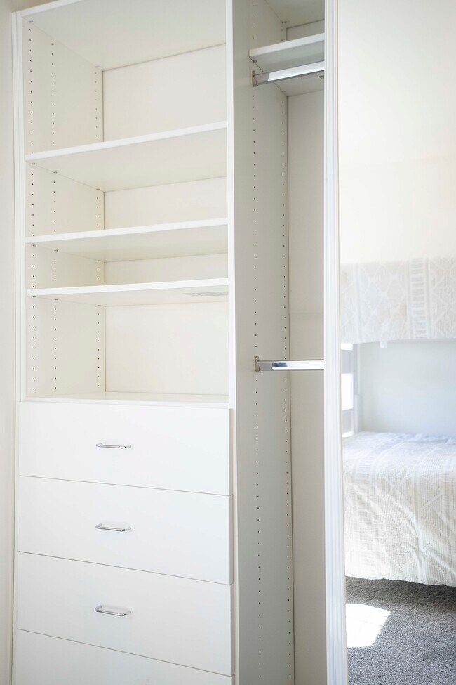 Building Photo - 832 13th St