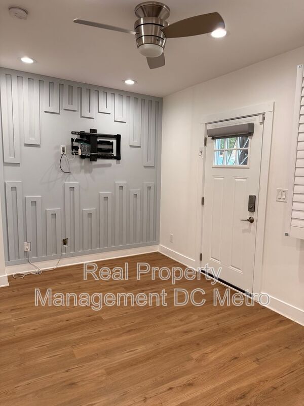 Building Photo - 216 21st St NE
