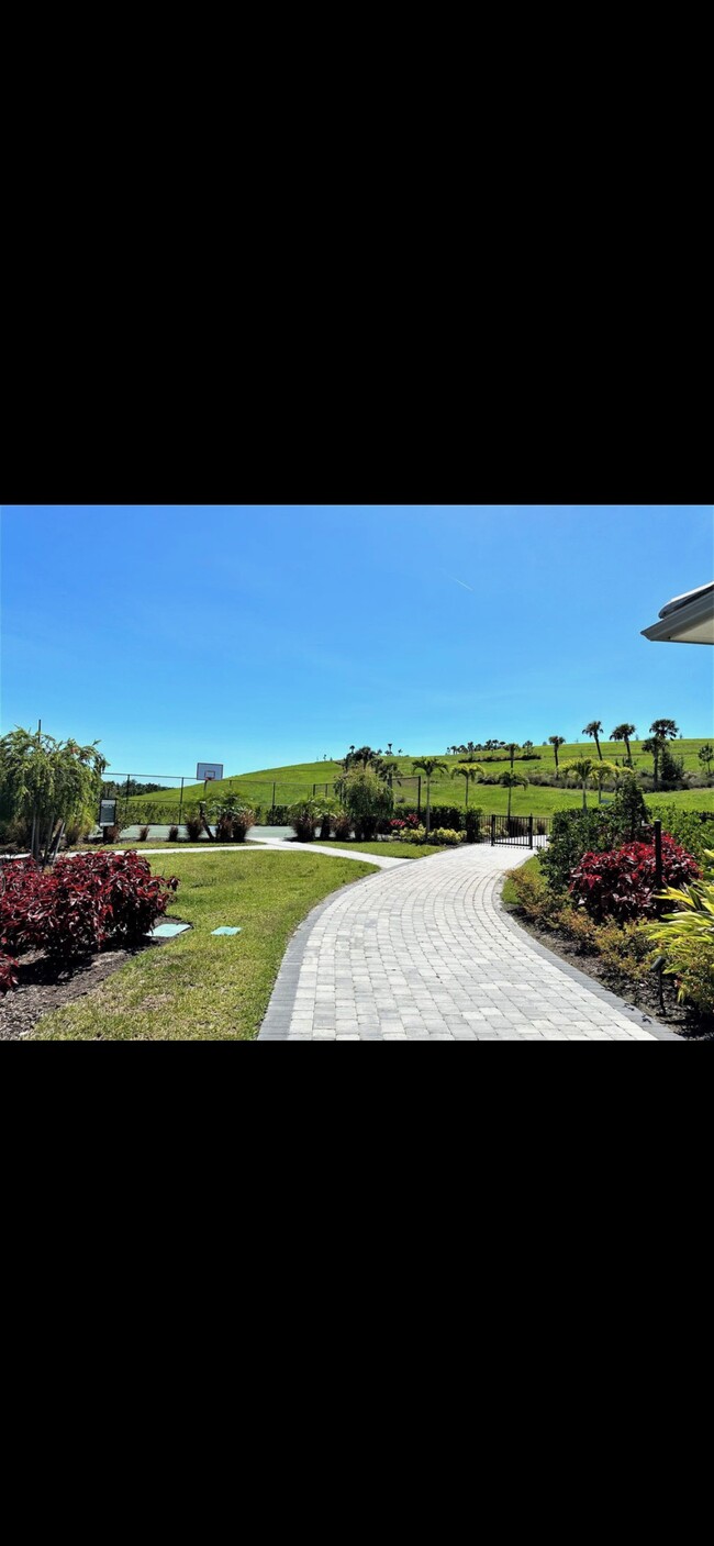 Building Photo - 6387 Grandview Hill Ct