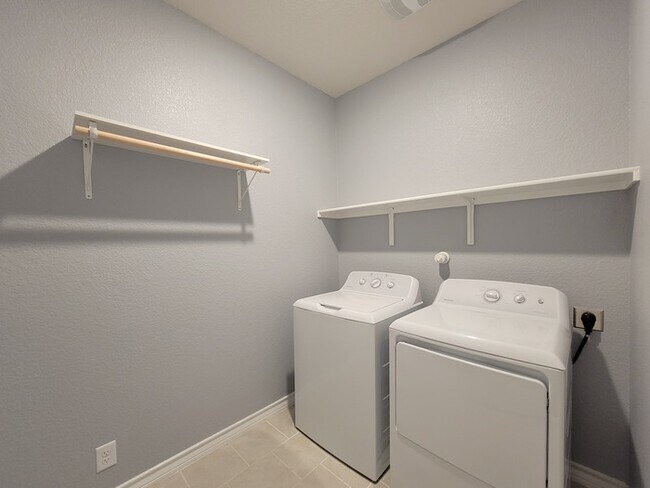 Building Photo - Brookstone Creek Beauty – 4 Bedrooms, 3 Bathrooms, and Smart Features Throughout