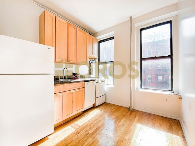 Building Photo - 273 E 3rd St