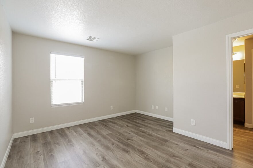 Building Photo - 10810 W Old Ironsides Ave