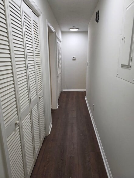 Building Photo - 25 Sylvias Way