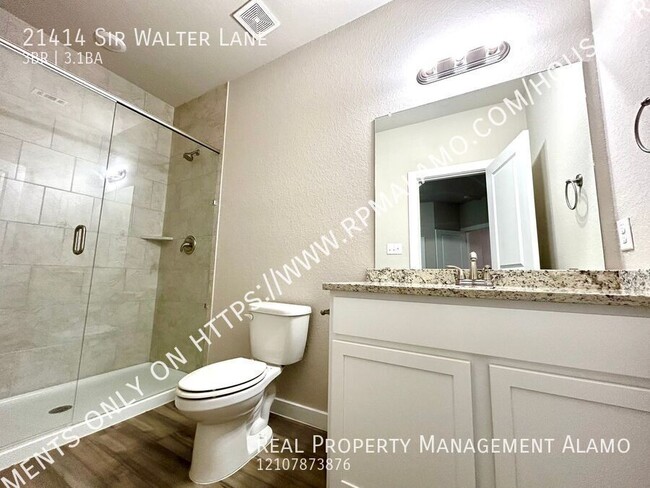 Building Photo - AVAILABLE NOW! Tri-Level 3 Bedroom / 3.5 B...