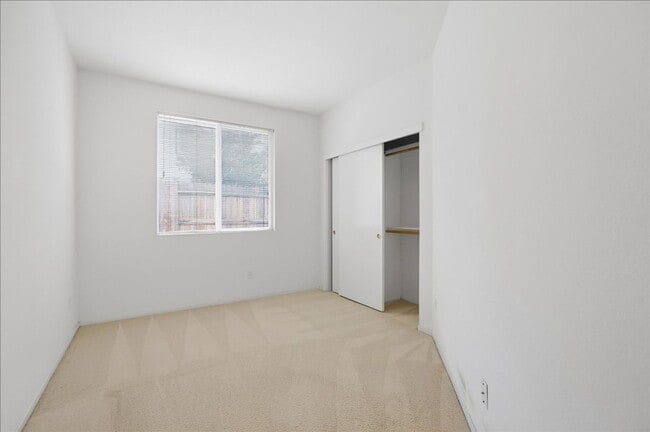 Building Photo - 374 Coventry Cir