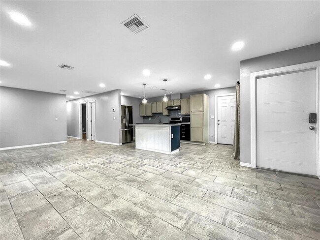 Building Photo - 6809 S Himes Ave