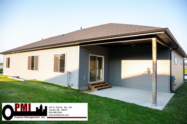 Building Photo - 5 Bedroom 3 bath, beautiful home in North ...