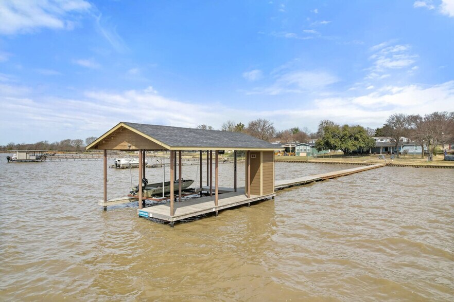 Building Photo - 10254 N Lake Cir