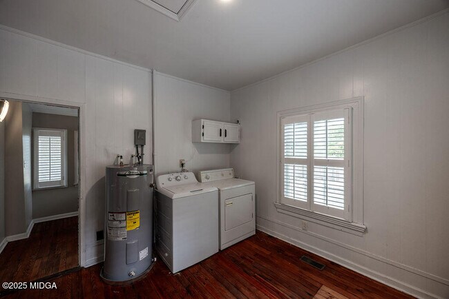 Building Photo - 926 Rose Park