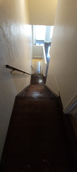 Building Photo - 99 Lark St