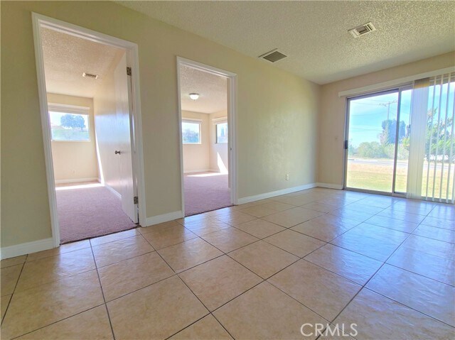 Building Photo - 13195 13195