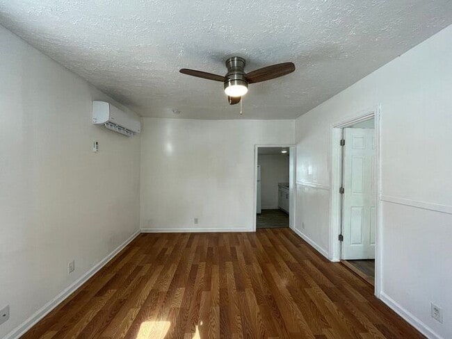 Building Photo - Charming 1-Bedroom Home in a Convenient Lo...