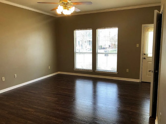 Building Photo - 351 Meadow Crossing Dr
