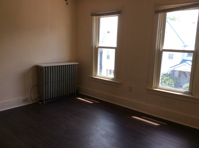 Building Photo - 418 Spruce Ave