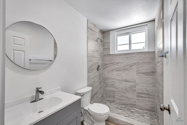 Building Photo - 1607 Butternut Ln