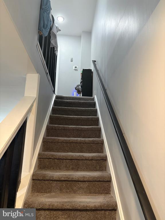 Building Photo - 34 Maynard Dr