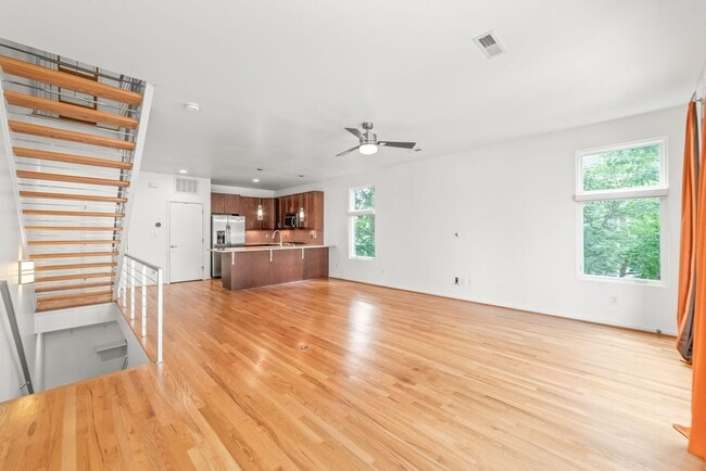 Building Photo - FIRST MONTH'S RENT FOR FREE! 3 Bedroom Townhome W/ Uptown Views