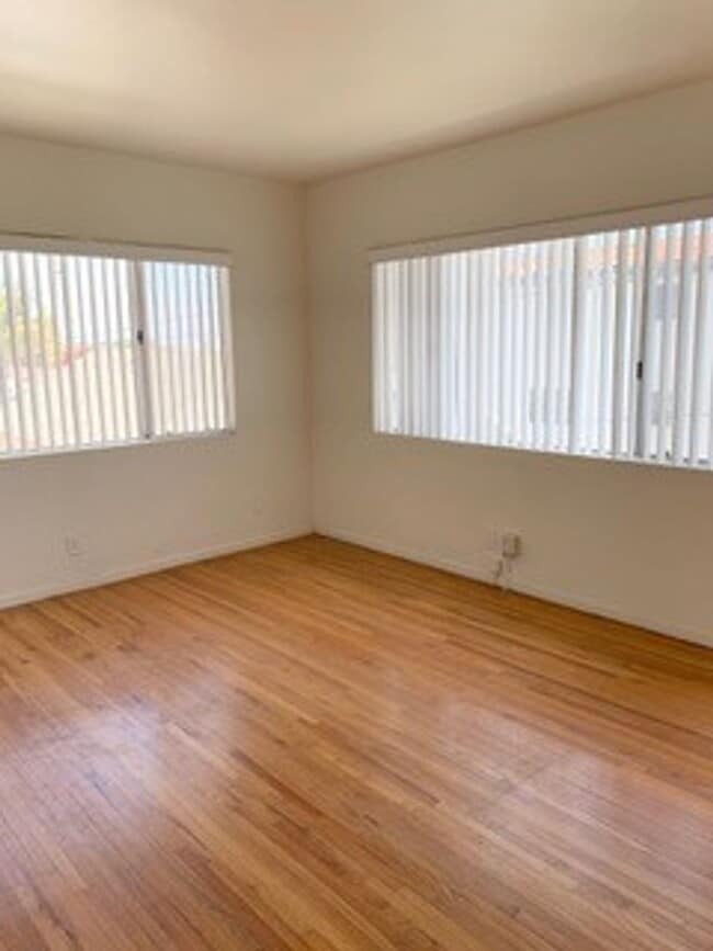 Building Photo - 18th Street