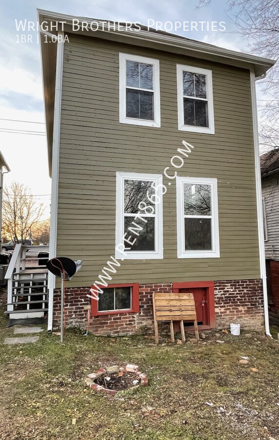 Building Photo - 116 Carrick St