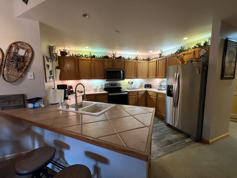 Building Photo - 290 Revett Dr