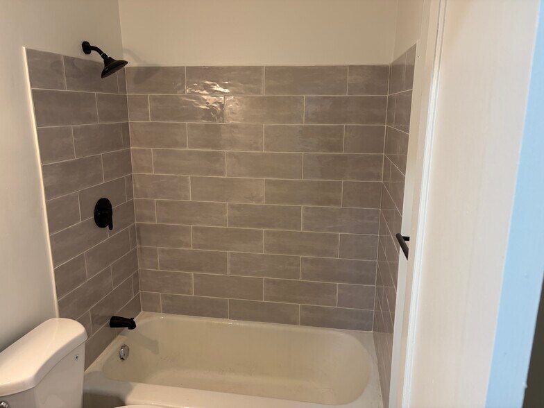 Primary Bathroom - 3144 M Pl SE