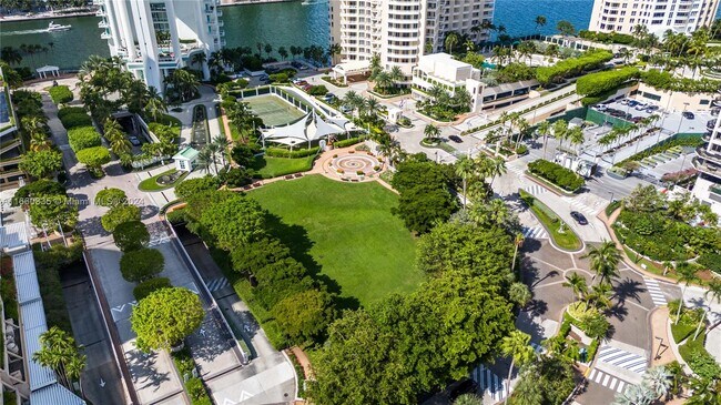 Building Photo - 888 Brickell Key Dr