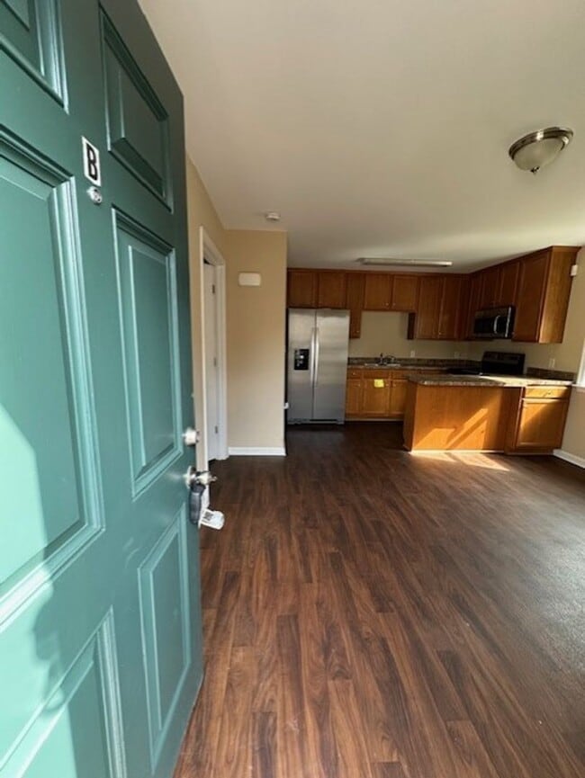 Building Photo - Updated 1 bedroom/1 bath