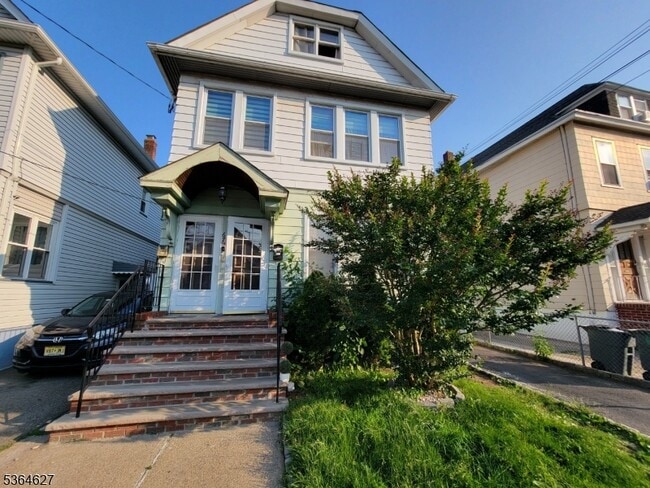 Primary Photo - 67 Trimble Ave