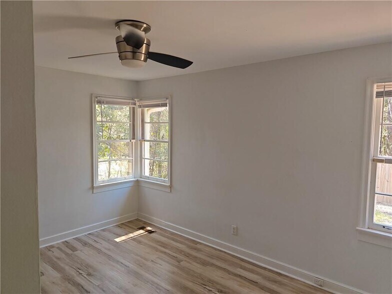 Building Photo - 810 Wesleyan Dr